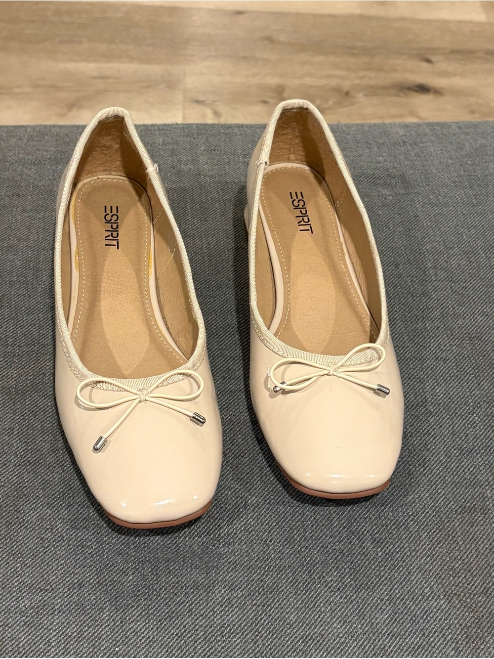 Esprit Women's Cream Ballet little heal Flats with Bow